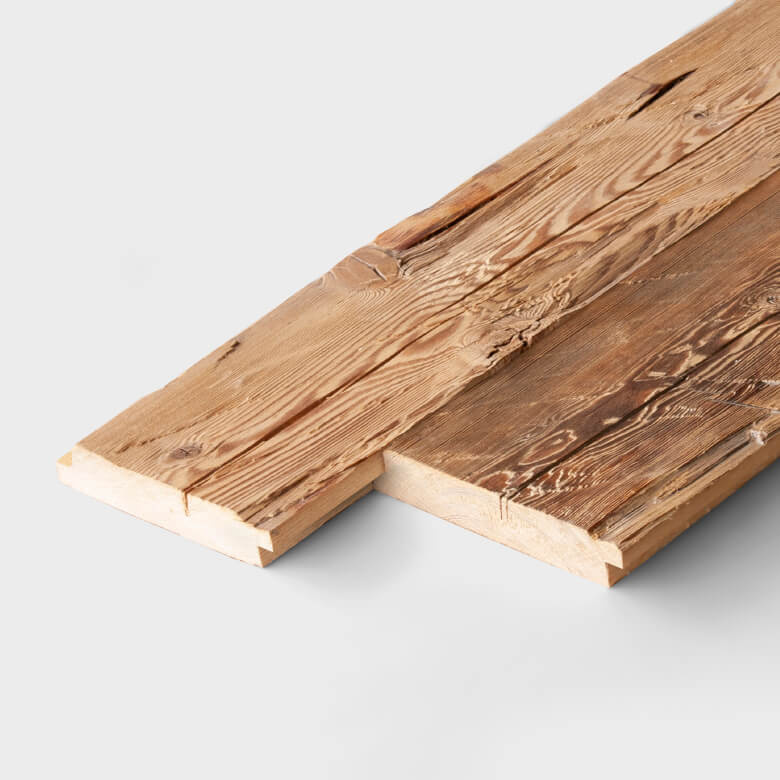 Planches vieux bois taillé à la hache avec demi-profil